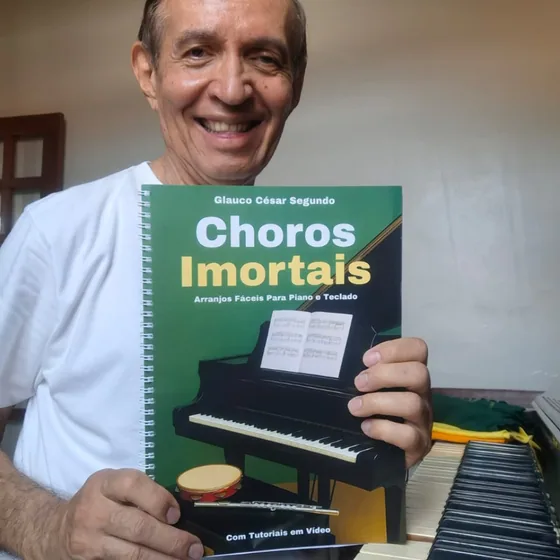 Cliente com o livro Choros Imortais